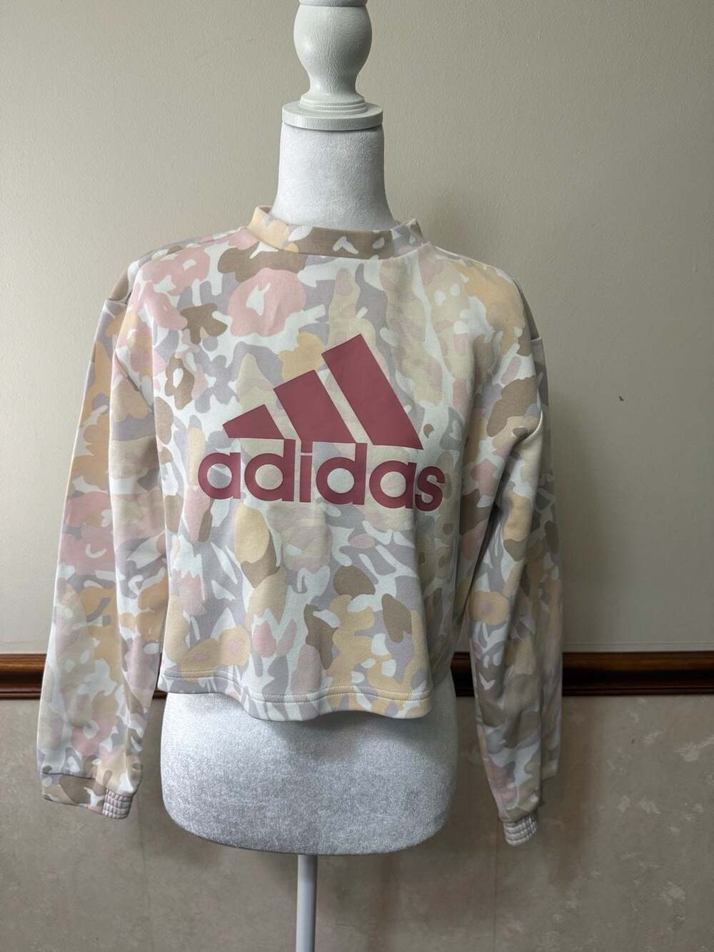 Adidas Women's Pastel Camo Graphic Crop Sweatshirt Size Small